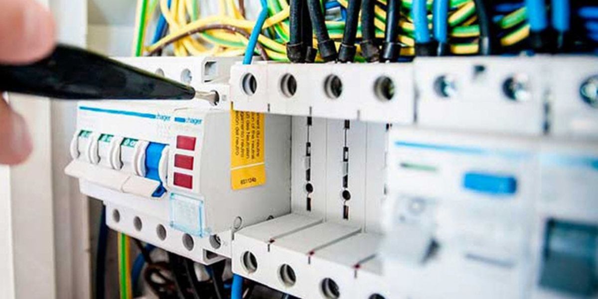 Wie funktioniert ein Fehlerstromschutzschalter? Alles über dieses ...